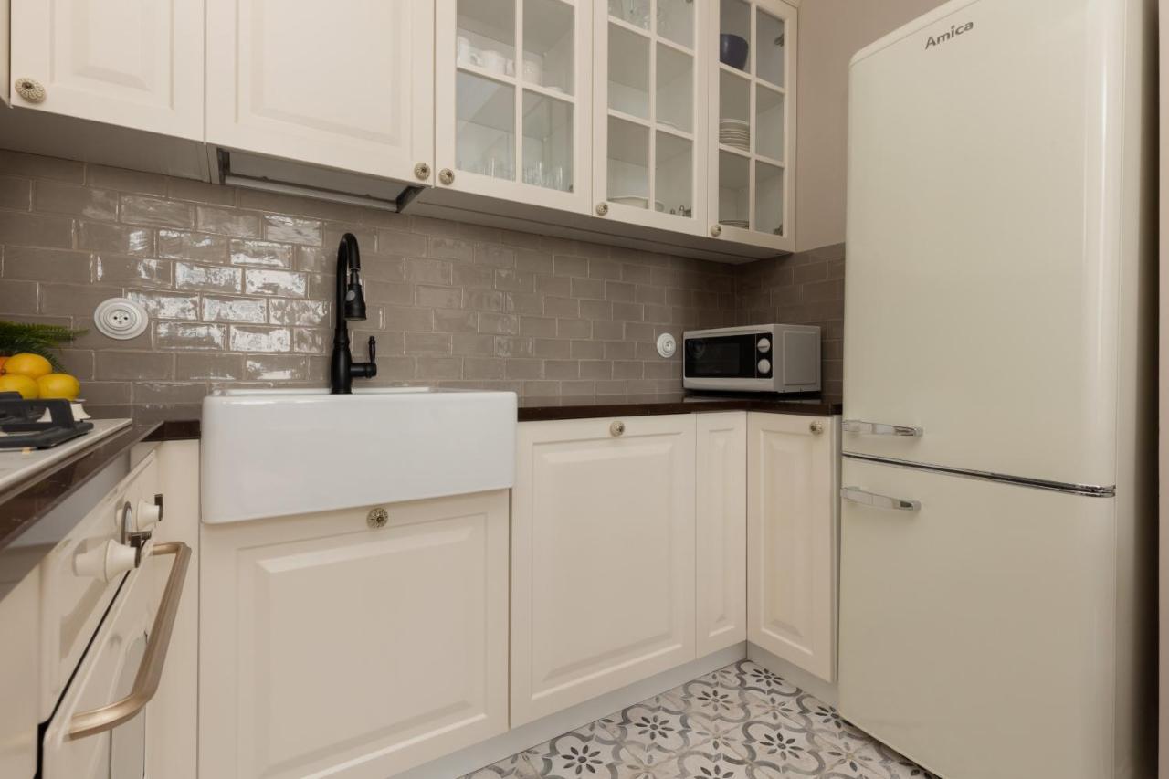 Metro Rondo Onz Apartment By Noclegi Renters Варшава Екстер'єр фото