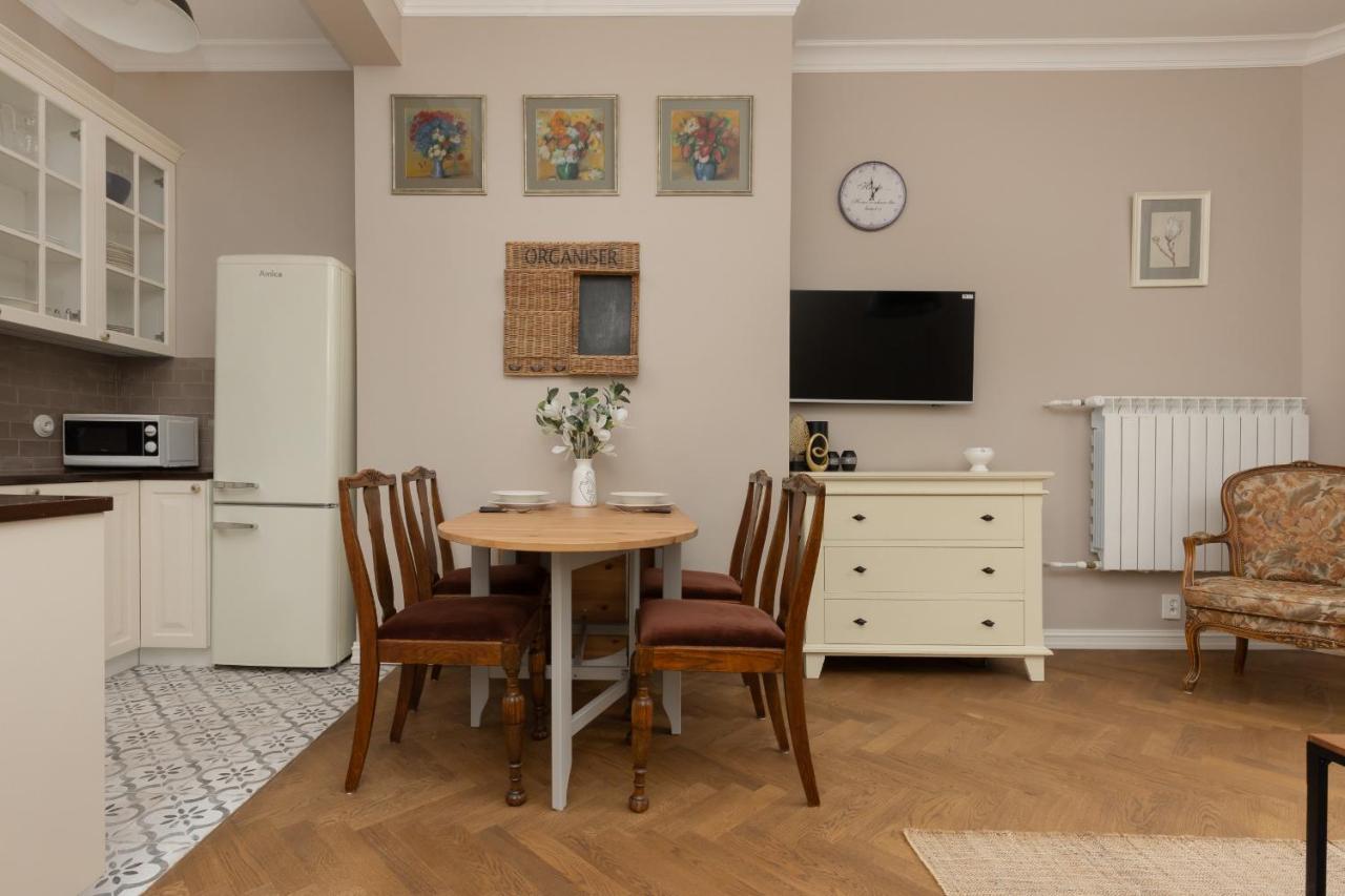 Metro Rondo Onz Apartment By Noclegi Renters Варшава Екстер'єр фото